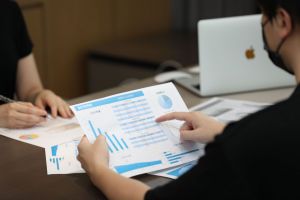 从人力资源角度看千亿页面在线登录-千亿（中国）
的利与弊